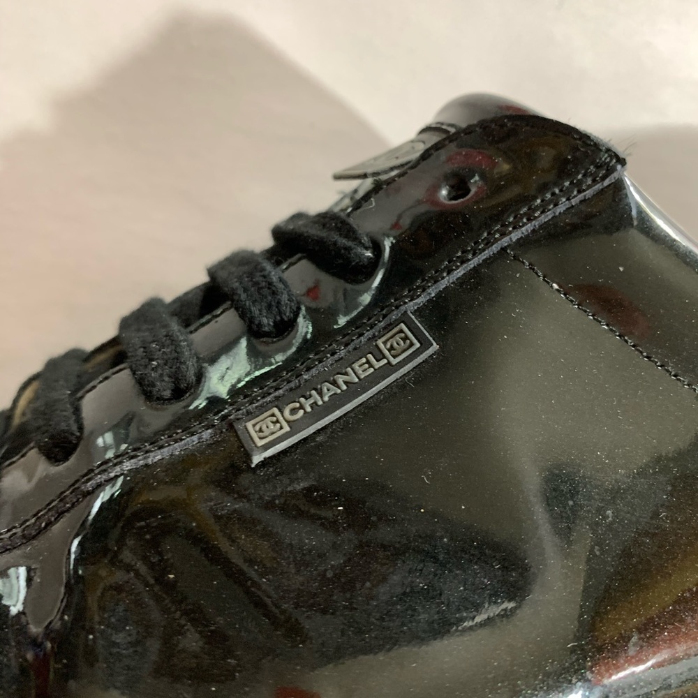 CHANEL size 40 black patent leather sneakers - Picture 6 of 12